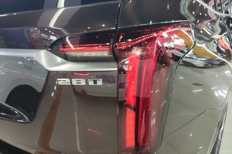 Used Cadillac XT6 2020 28T Six-Seater Four-Wheel-Drive Luxury Version Right Rear Taillight