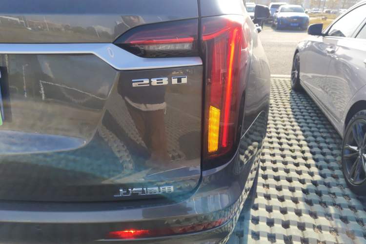 Used Cadillac XT6 2020 28T Six-Seater Four-Wheel-Drive Luxury Version Right Rear Taillight