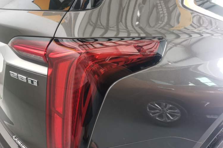 Used Cadillac XT6 2020 28T Six-Seater Four-Wheel-Drive Luxury Version Right Rear Taillight
