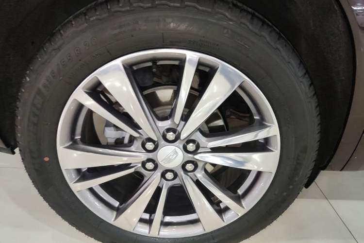 Used Cadillac XT6 2020 28T Six-Seater Four-Wheel-Drive Luxury Version Right Rear Wheel Hub