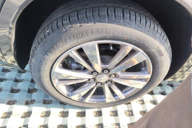 Used Cadillac XT6 2020 28T Six-Seater Four-Wheel-Drive Luxury Version Right Rear Wheel Hub