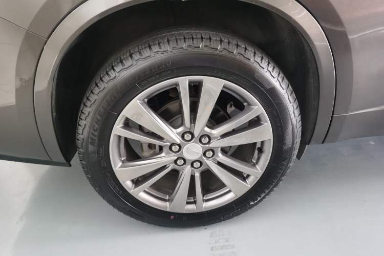 Used Cadillac XT6 2020 28T Six-Seater Four-Wheel-Drive Luxury Version Right Rear Wheel Hub