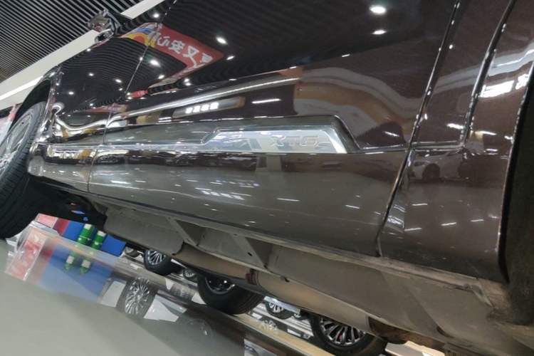 Used Cadillac XT6 2020 28T Six-Seater Four-Wheel-Drive Luxury Version Right Side Sill