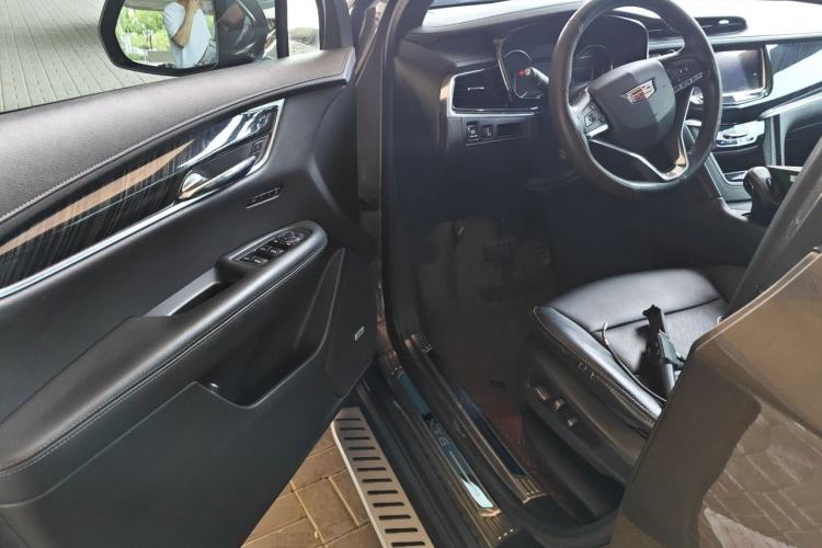 Used Cadillac XT6 2020 28T Six-Seater Four-Wheel-Drive Luxury Version Driver Seat