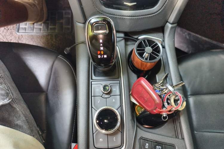 Used Cadillac XT6 2020 28T Six-Seater Four-Wheel-Drive Luxury Version Gear Lever