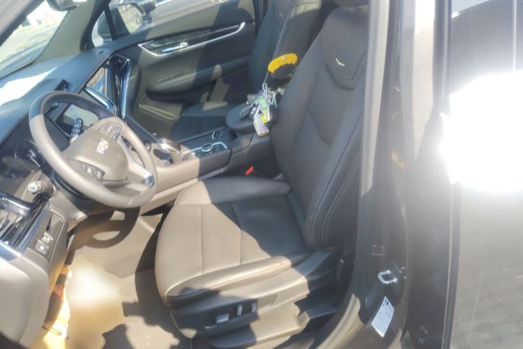 Used Cadillac XT6 2020 28T Six-Seater Four-Wheel-Drive Luxury Version Left Front Seat
