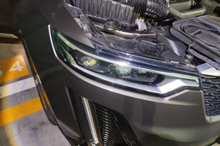 Used Cadillac XT6 2020 28T Six-Seater Four-Wheel-Drive Luxury Version Right Front Headlight