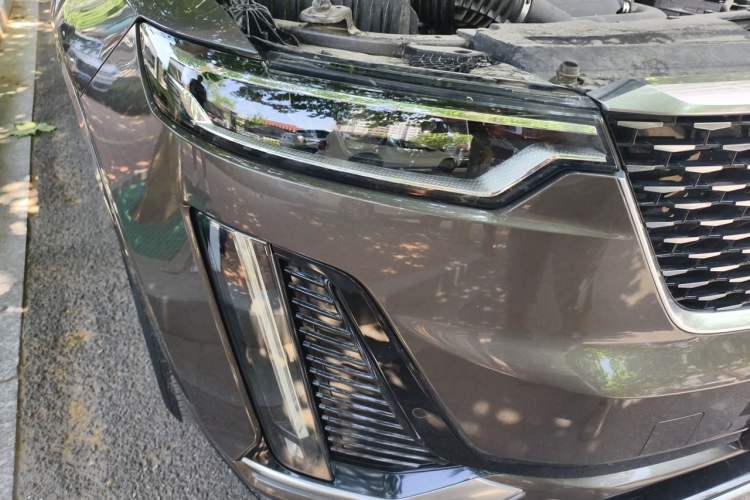 Used Cadillac XT6 2020 28T Six-Seater Four-Wheel-Drive Luxury Version Right Front Headlight