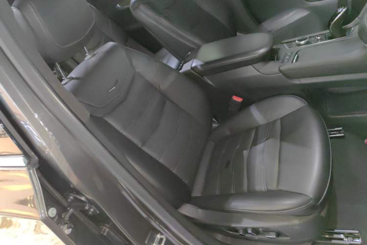 Used Cadillac XT6 2020 28T Six-Seater Four-Wheel-Drive Platinum Sport Edition Right Front Seat