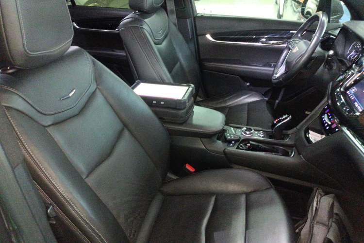 Used Cadillac XT6 2020 28T Six-Seater Four-Wheel-Drive Luxury Version Right Front Seat