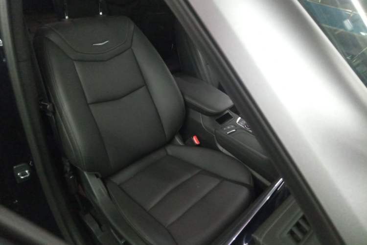 Used Cadillac XT6 2020 28T Seven-Seater Fashion Edition Right Front Seat