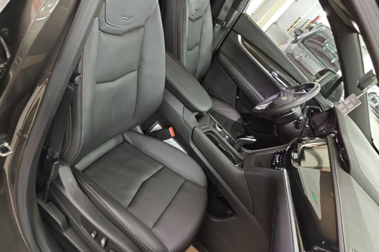 Used Cadillac XT6 2020 28T Six-Seater Four-Wheel-Drive Luxury Sport Vehicle Right Front Seat