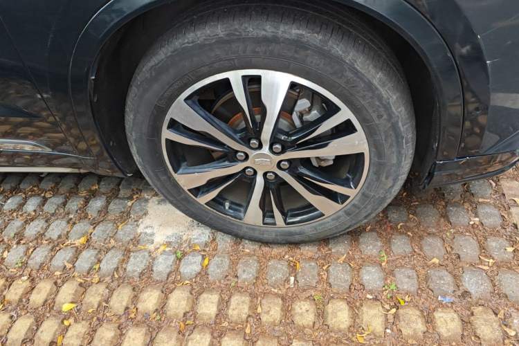 Used Cadillac XT6 2020 28T Six-Seater Four-Wheel-Drive Luxury Version Right Front Wheel Hub