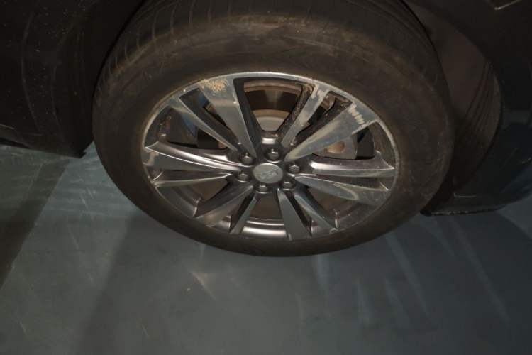 Used Cadillac XT6 2020 28T Six-Seater Four-Wheel-Drive Luxury Version Right Front Wheel Hub