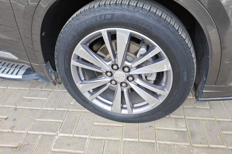 Used Cadillac XT6 2020 28T Six-Seater Four-Wheel-Drive Luxury Version Right Front Wheel Hub