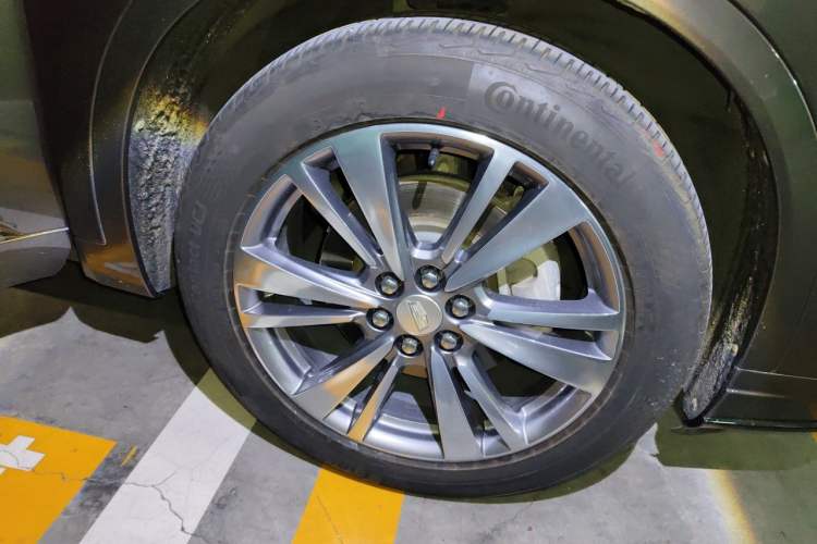 Used Cadillac XT6 2020 28T Six-Seater Four-Wheel-Drive Luxury Version Right Front Wheel Hub