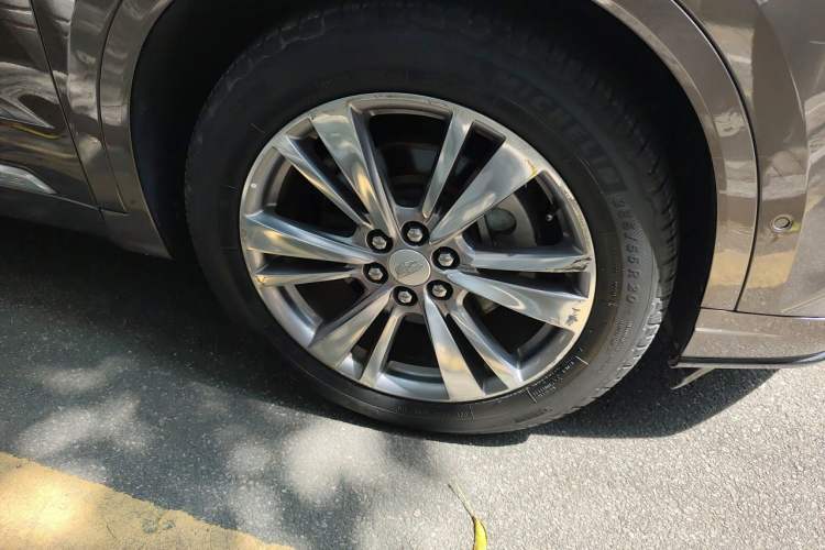 Used Cadillac XT6 2020 28T Six-Seater Luxury Version Right Front Wheel Hub