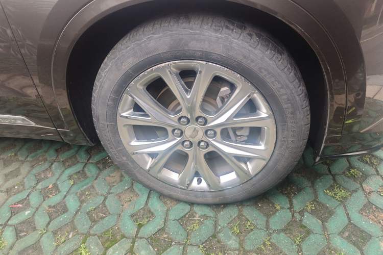 Used Cadillac XT6 2020 28T Six-Seater Four-Wheel-Drive Leading Sport Model Right Front Wheel Hub