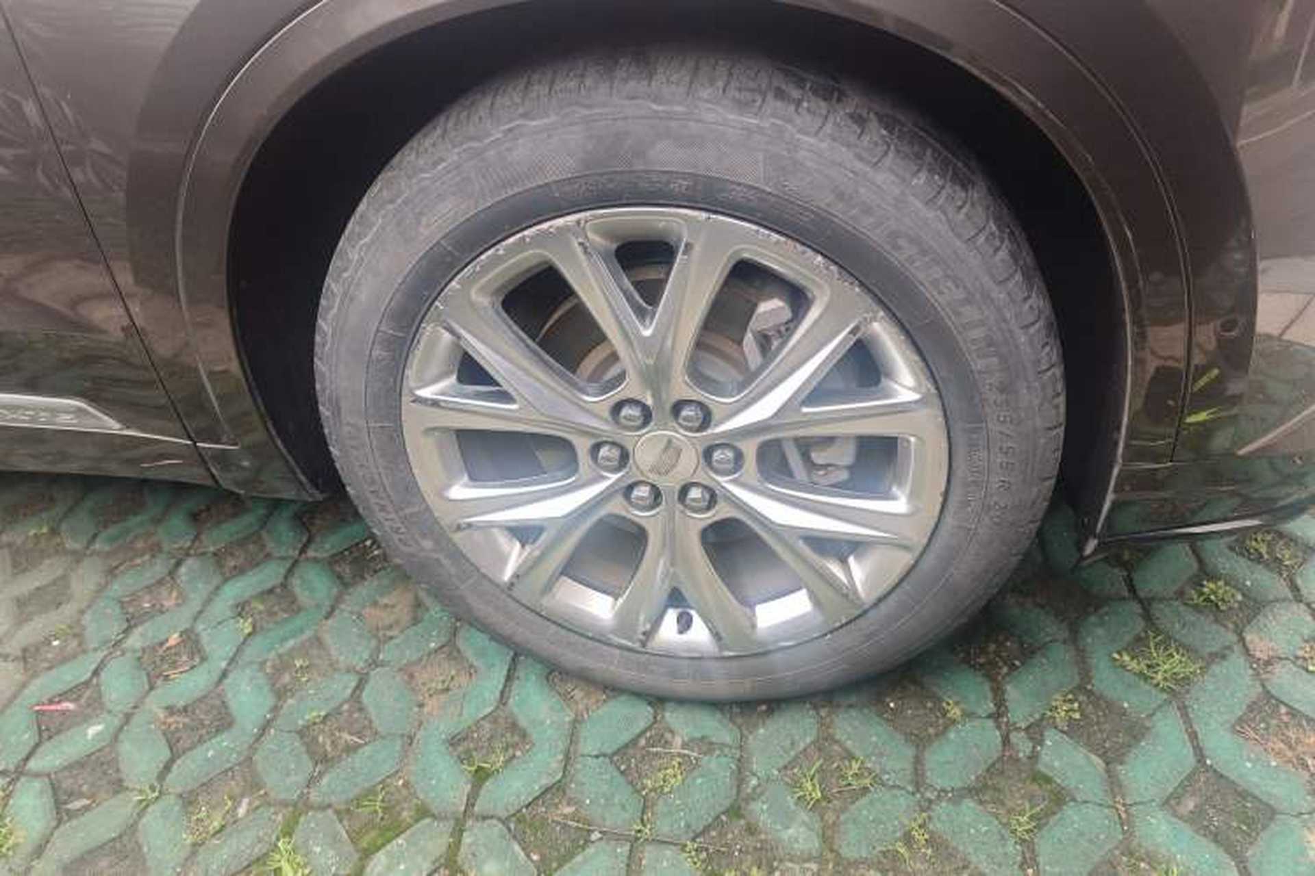 Used Cadillac XT6 2020 28T Six-Seater Four-Wheel-Drive Leading Sport Model Right Front Wheel Hub
