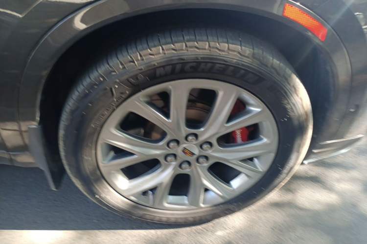 Used Cadillac XT6 2020 28T Six-Seater Four-Wheel-Drive Leading Sport Model Right Front Wheel Hub