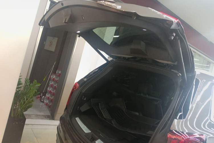 Used Cadillac XT6 2020 28T Six-Seater Luxury Version Trunk