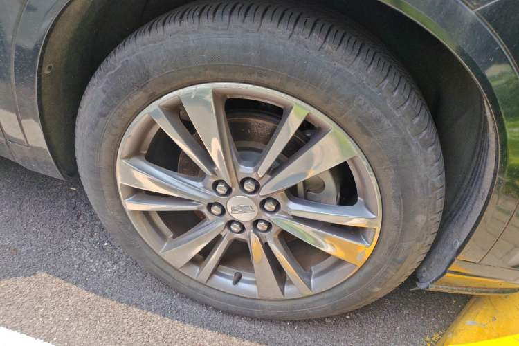 Used Cadillac XT6 2020 28T Six-Seater Four-Wheel-Drive Luxury Version Right Front Wheel Hub