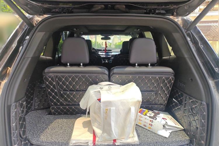 Used Cadillac XT6 2020 28T Six-Seater Four-Wheel-Drive Luxury Version Trunk