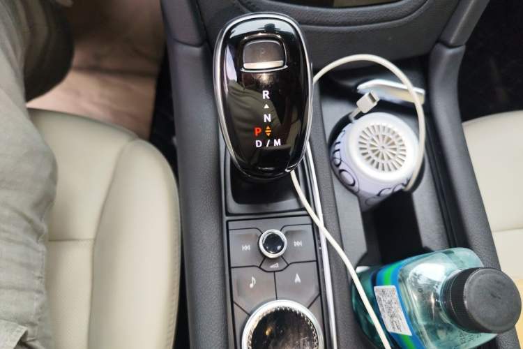 Used Cadillac XT6 2020 28T Six-Seater Luxury Sporty Enjoy-the-Comfort Safety Edition Gear Lever