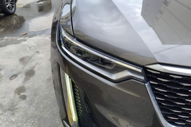 Used Cadillac XT6 2020 28T Six-Seater Four-Wheel-Drive Luxury Version Right Front Headlight