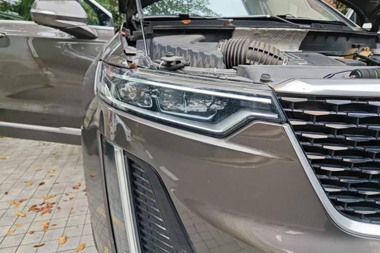 Used Cadillac XT6 2020 28T Six-Seater Four-Wheel-Drive Platinum Sport Edition Right Front Headlight