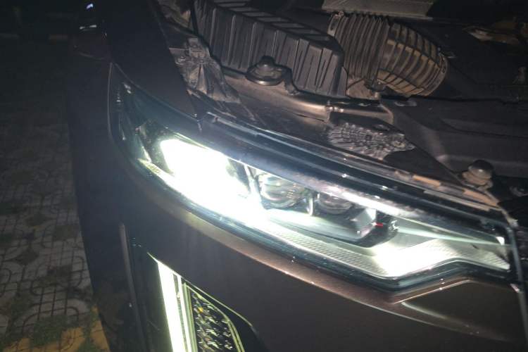 Used Cadillac XT6 2020 28T Six-Seater Luxury Sporty Enjoy-the-Comfort Safety Edition Right Front Headlight