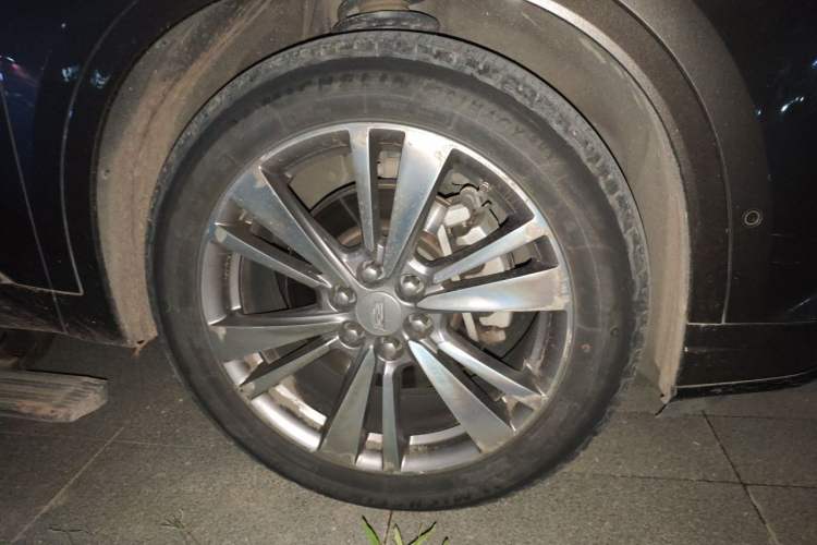 Used Cadillac XT6 2020 28T Six-Seater Luxury Version Right Front Wheel Hub