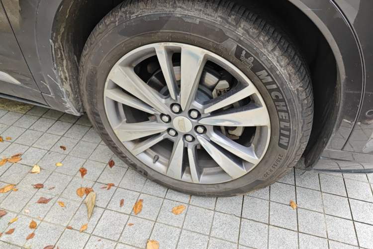 Used Cadillac XT6 2020 28T Six-Seater Four-Wheel-Drive Platinum Sport Edition Right Front Wheel Hub
