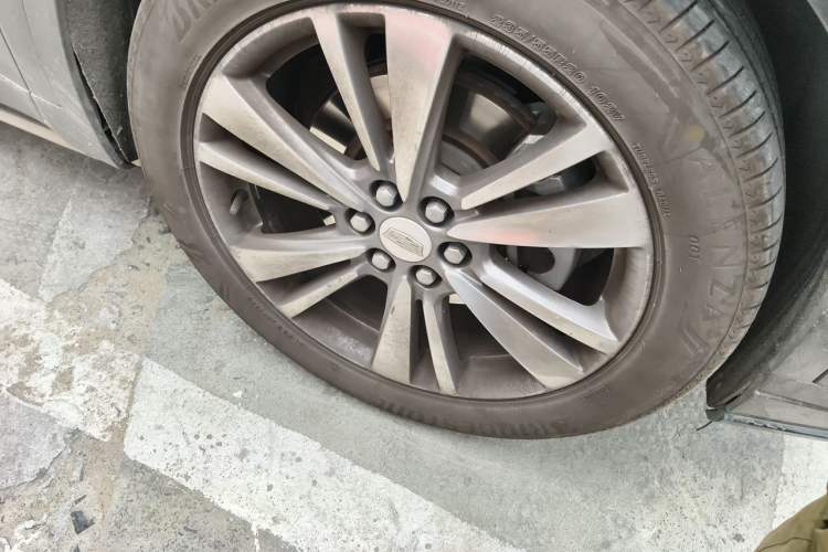 Used Cadillac XT6 2020 28T Six-Seater Luxury Version Right Front Wheel Hub