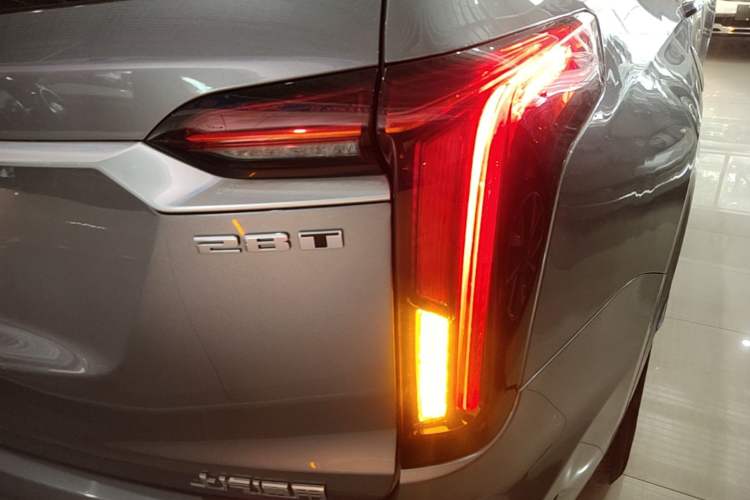 Used Cadillac XT6 2020 28T 7-Seater Four-Wheel Drive Luxury Version Right Rear Taillight
