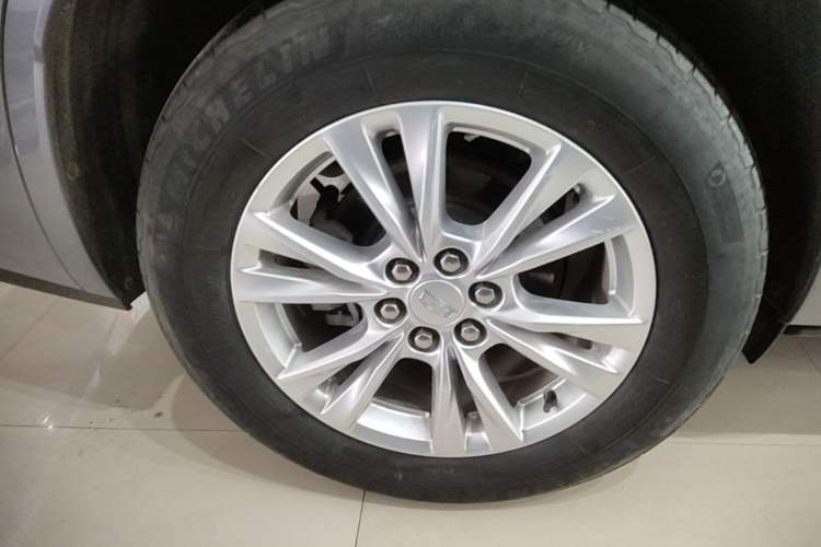 Used Cadillac XT6 2020 28T 7-Seater Four-Wheel Drive Luxury Version Right Rear Wheel Hub