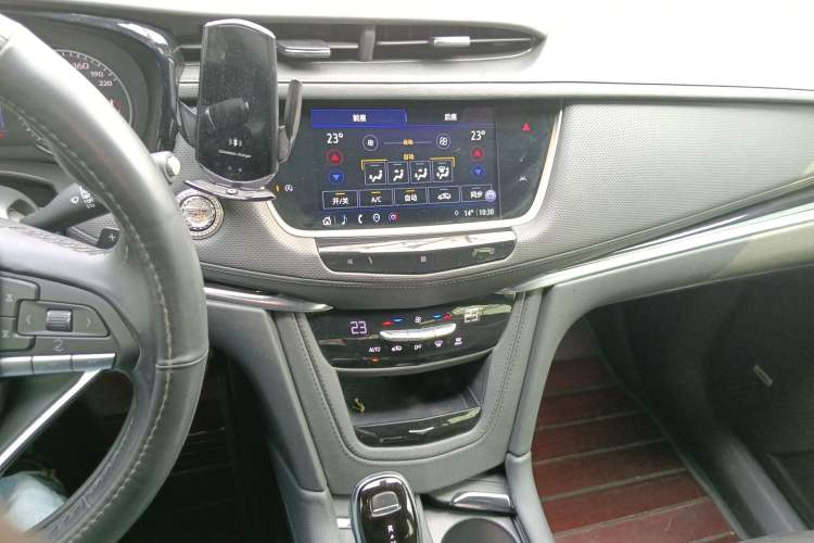 Used Cadillac XT6 2020 28T Six-Seater Fashion Edition Audio And AC Panel