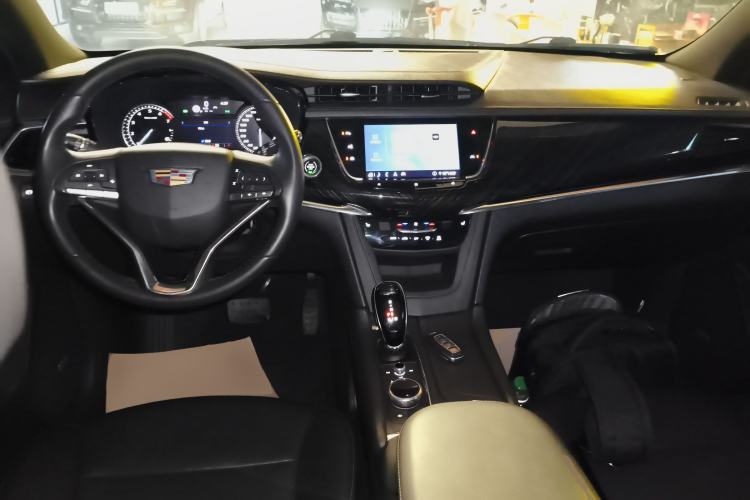 Used Cadillac XT6 2020 28T Six-Seater Four-Wheel-Drive Luxury Version Center Console