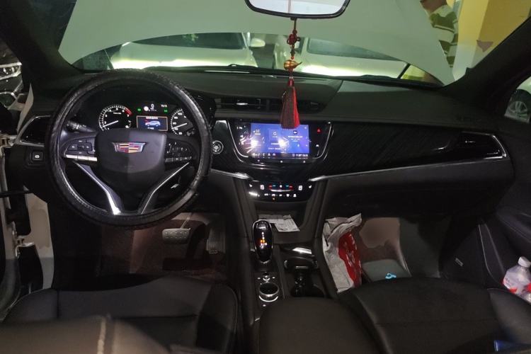 Used Cadillac XT6 2020 28T Seven-Seater Four-Wheel-Drive Luxury Version Center Console