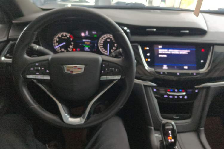 Used Cadillac XT6 2020 28T Six-Seater Luxury Version Center Console