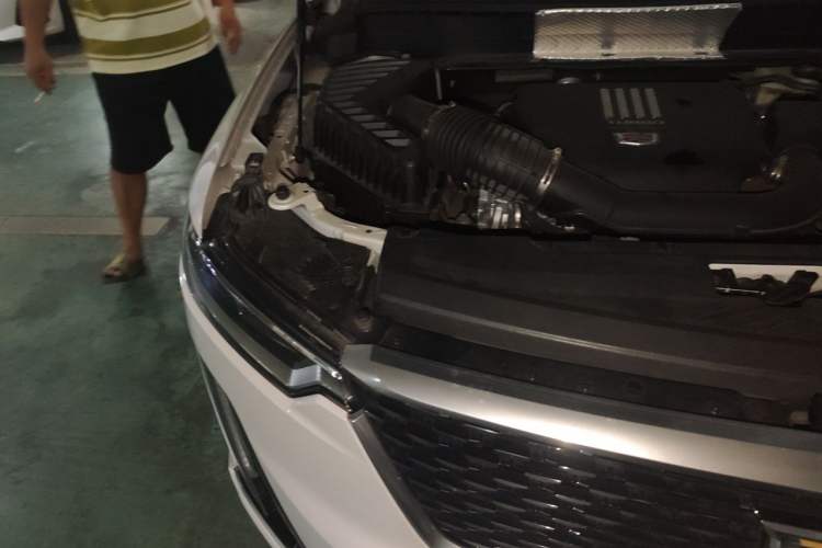 Used Cadillac XT6 2020 28T Seven-Seater Four-Wheel-Drive Luxury Version Engine Bay Right