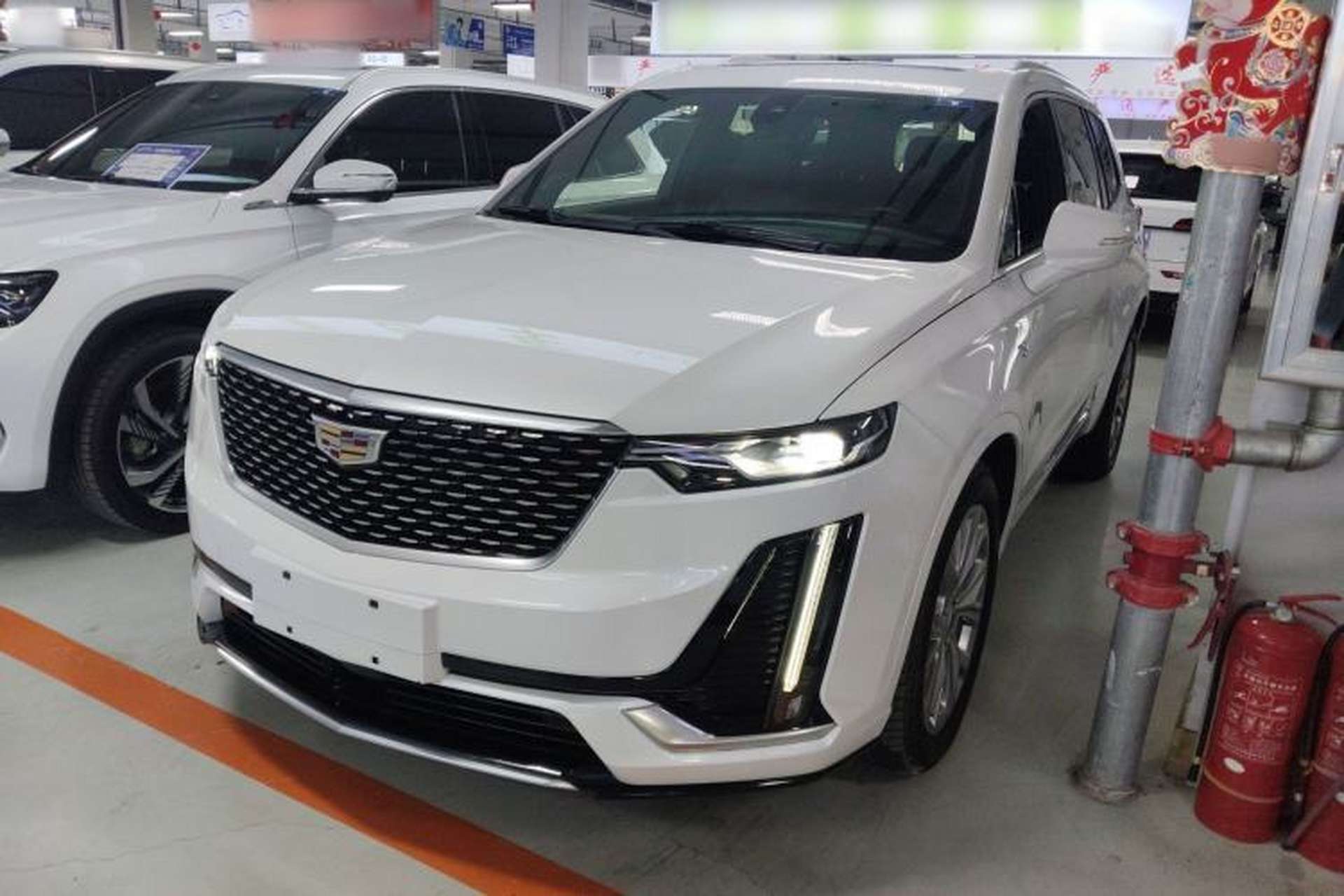 Used Cadillac XT6 2020 28T Six-Seater All-Wheel-Drive Fashion Edition Front Left 45 Deg