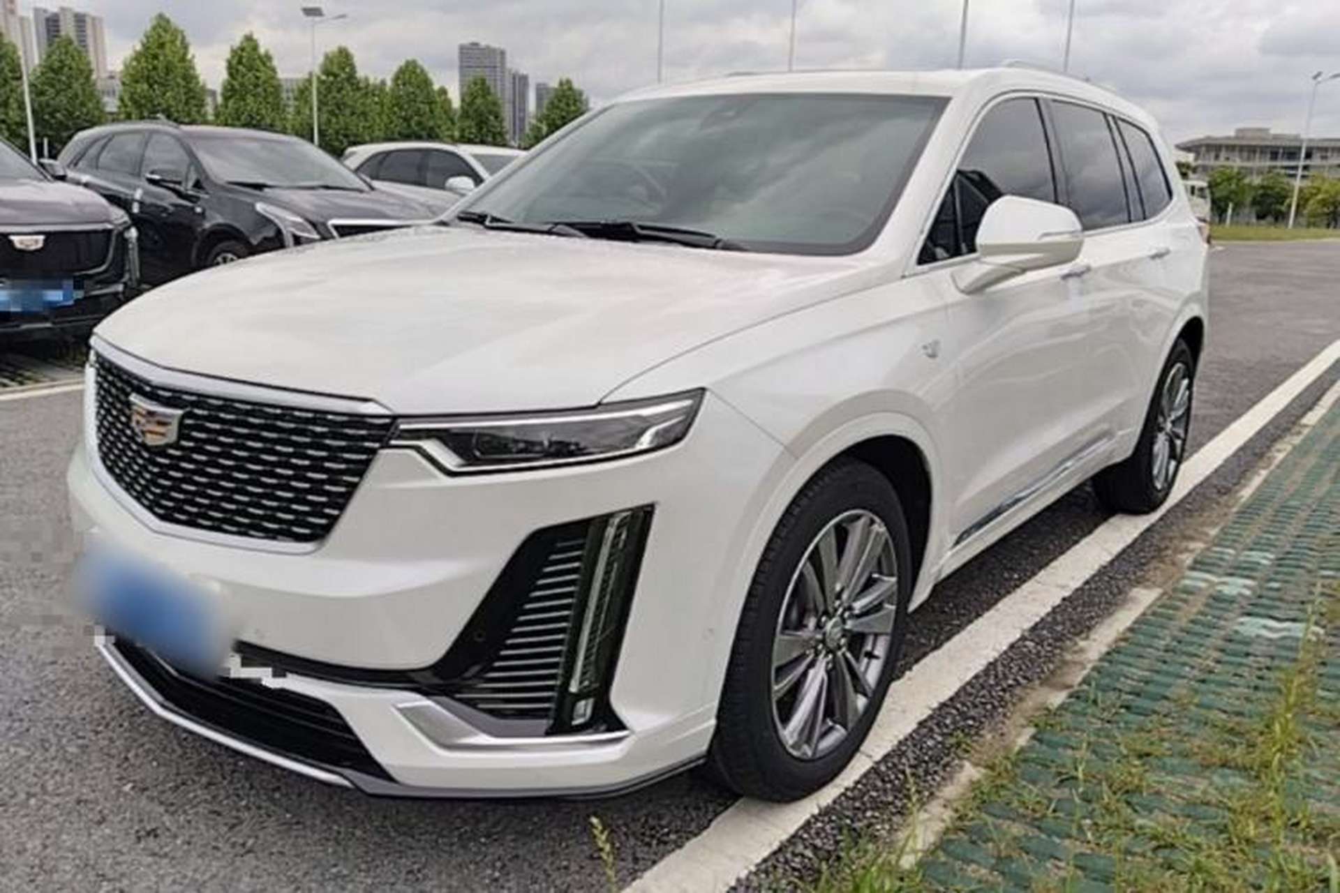 Used Cadillac XT6 2020 28T Six-Seater Luxury Version Front Left 45 Deg