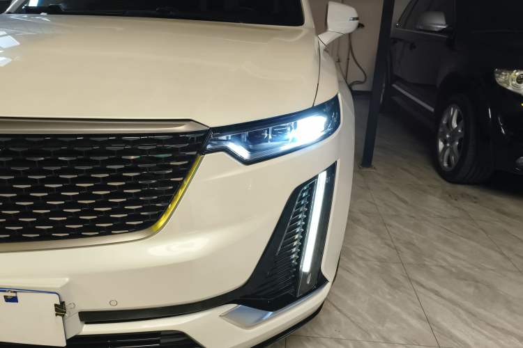 Used Cadillac XT6 2020 28T Six-Seater Four-Wheel-Drive Luxury Version Left Front Headlight