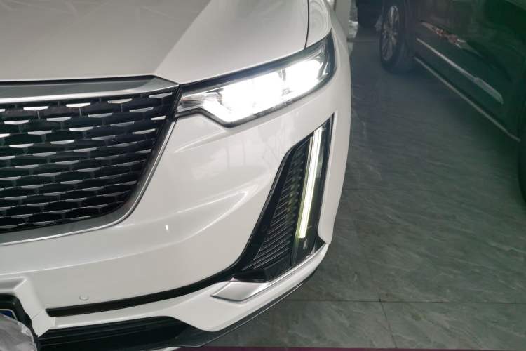 Used Cadillac XT6 2020 28T Six-Seater Four-Wheel-Drive Luxury Version Left Front Headlight
