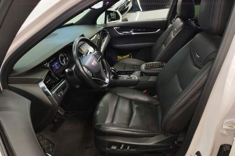 Used Cadillac XT6 2020 28T Six-Seater Four-Wheel-Drive Luxury Version Left Front Seat