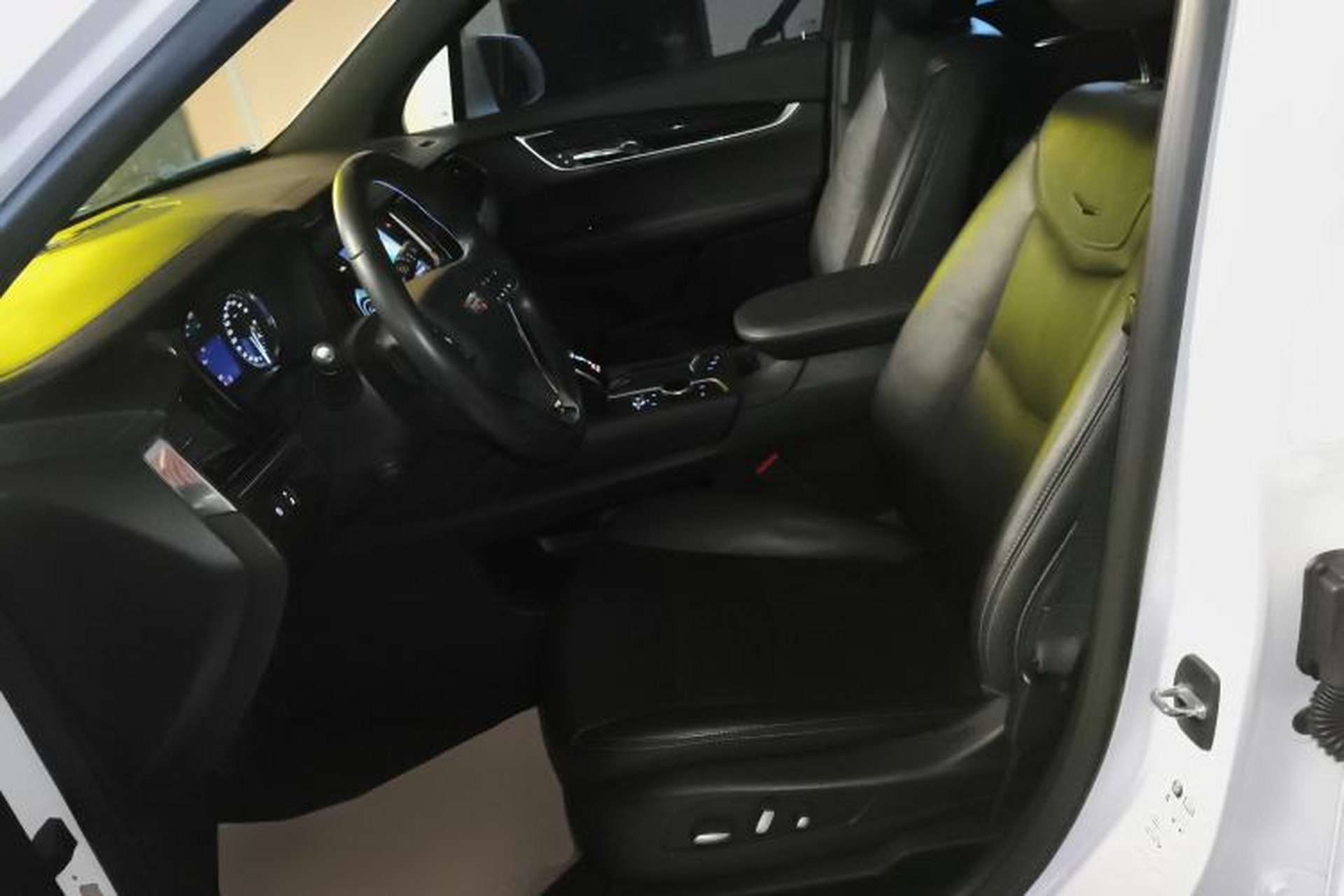 Used Cadillac XT6 2020 28T Six-Seater Four-Wheel-Drive Luxury Version Left Front Seat