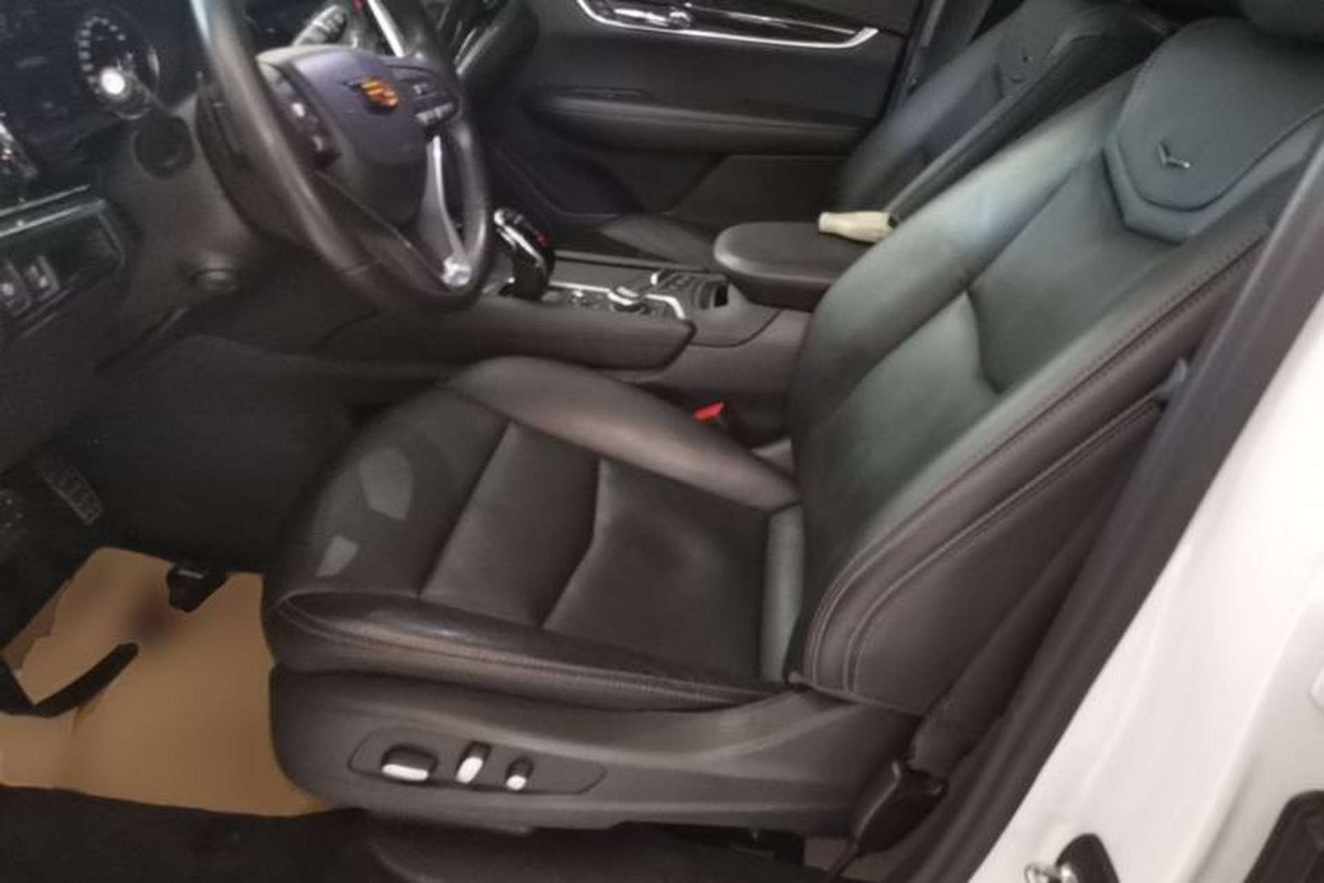 Used Cadillac XT6 2020 28T Six-Seater Four-Wheel-Drive Luxury Version Left Front Seat