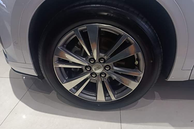 Used Cadillac XT6 2020 28T Six-Seater Four-Wheel-Drive Luxury Version Left Front Wheel Hub