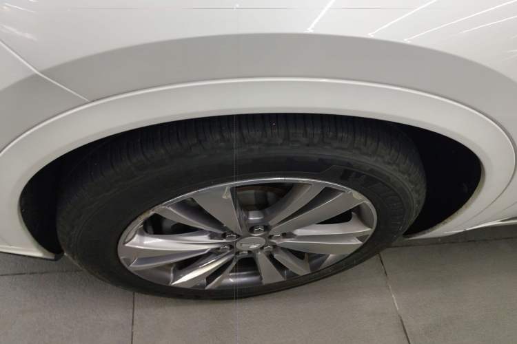 Used Cadillac XT6 2020 28T Six-Seater Four-Wheel-Drive Luxury Version Left Front Wheel Hub